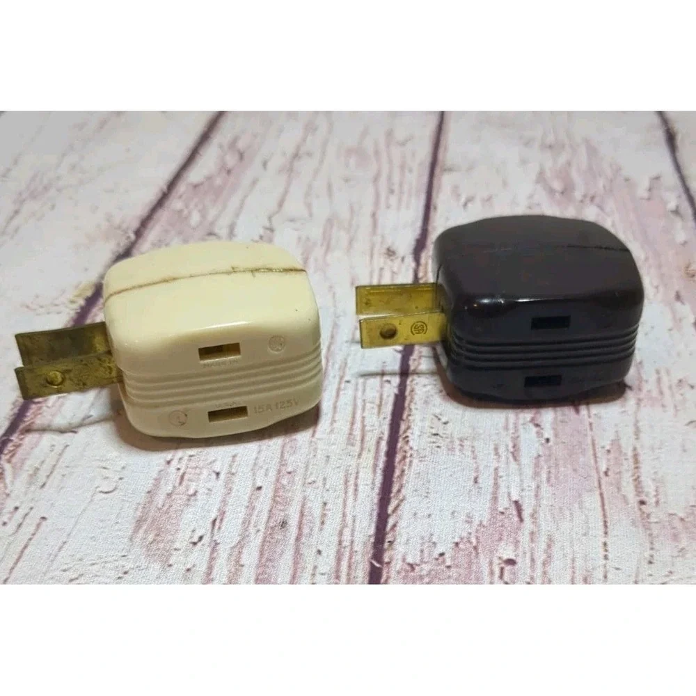 Lot Of 2 Vintage Type A Electrical Plug Adapters 2-Prong Non-Polarized